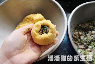 苦苣香菇玉米面贴饼子