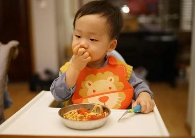 1岁4个月的宝宝辅食怎么安排?这样吃营养更均