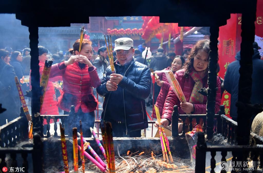 湖南：大年初一逛庙会