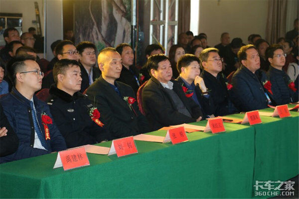 新征程 悍V中国首批AMT自动档交车仪式