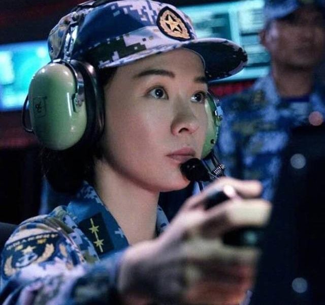 原来霍思燕也参演了《红海行动》,盛赞老公杜