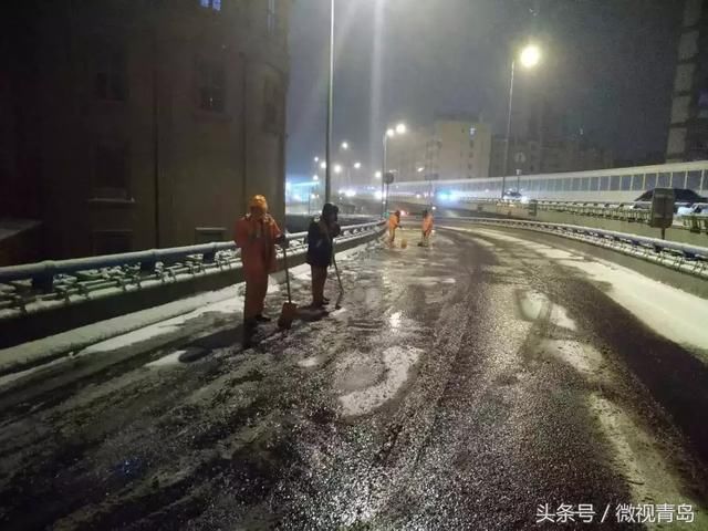 12℃+突降“暴”雪的夜晚，青岛那些不着急回家的人……致敬！