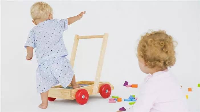 对于0-1岁的宝宝来说,什么样的玩具才合适?不