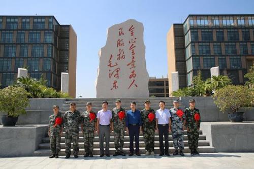 携笔从戎报效祖国,西电欢送7名大学生应征入伍