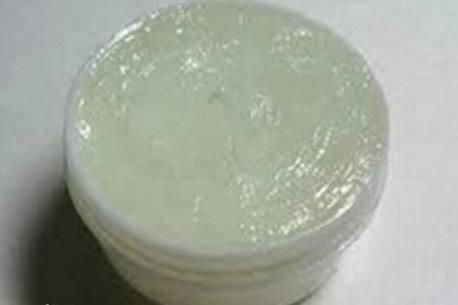 凡士林妙用,女人知道凡士林的生活小妙招,就会