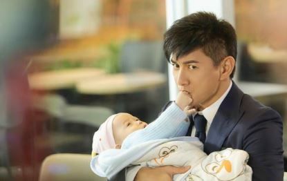 刘诗诗下个月生产 吴奇隆提前演练奶爸角色:我