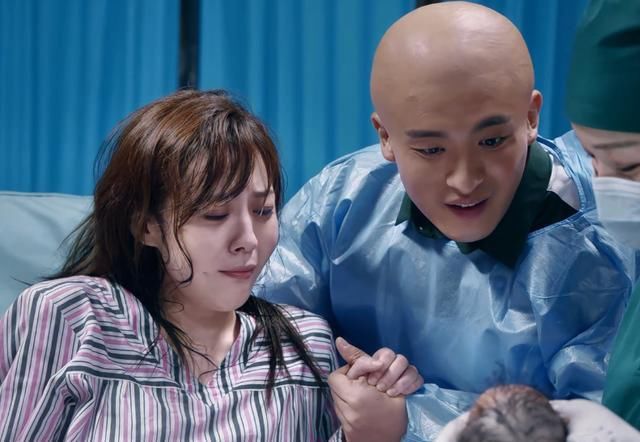 爱情公寓：陈美嘉生女儿早有暗示？谁注意小小布发色，子乔懵了