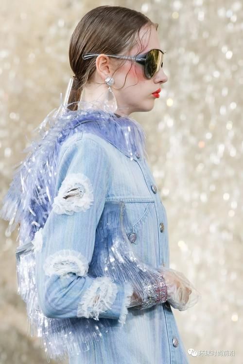 Chanel 2018春夏巴黎大秀:一场山水花草齐全的