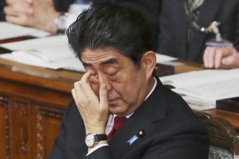 特朗普挥舞贸易大棒没伤到中国日本反而鼻青