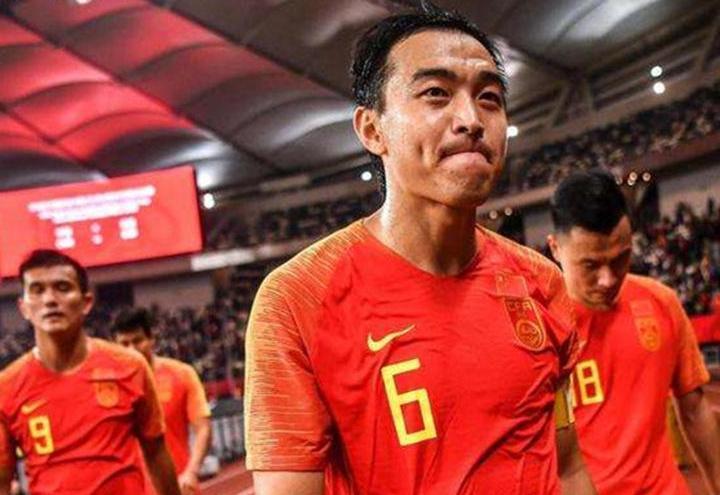 国足最新名单出炉!新科中超冠军仅3将入围,恒