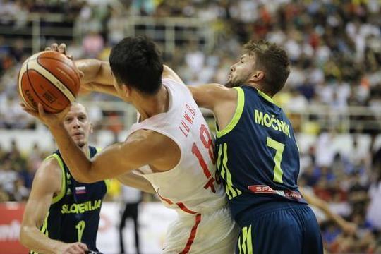 大河网景2018中斯国际男篮对抗赛在河南永城