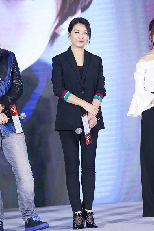 张嘉译新戏与王珞丹饰情侣:年龄大拍感情戏是