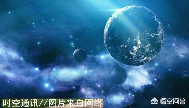 不同角度看宇宙星云的光彩