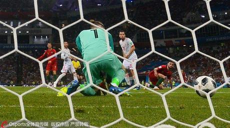 世界杯门将失误盘点:洛里决赛玩火德赫亚黄油手