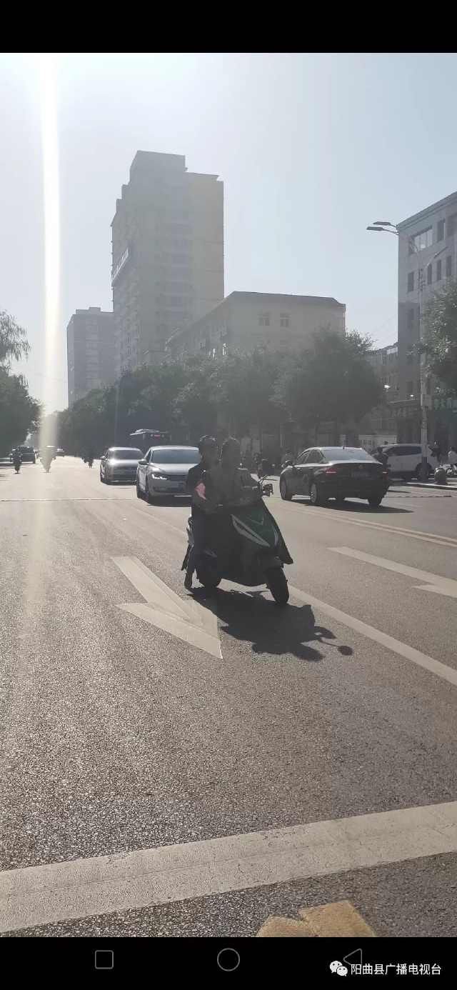 不按规定车道行驶