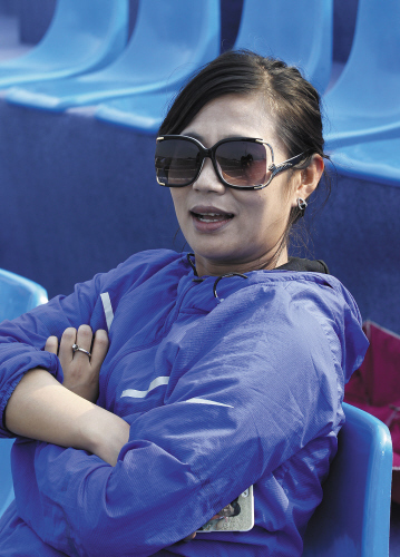 中国女足第一美女退役成教练,如今35岁愈发有