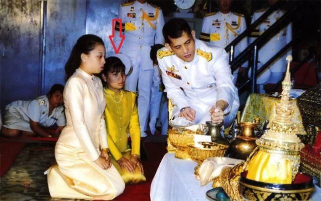 为什么拉玛十世不要四个儿子，却把小女儿接回国？恐怕另有隐情