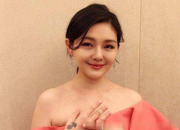 台湾网友评论大s涉毒 t01e633d6c4f47cb76f.jpg