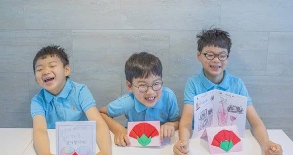 家三胞胎表情,亲手v表情卡片感恩王者,父母民表情包黑荣耀图近照开图片
