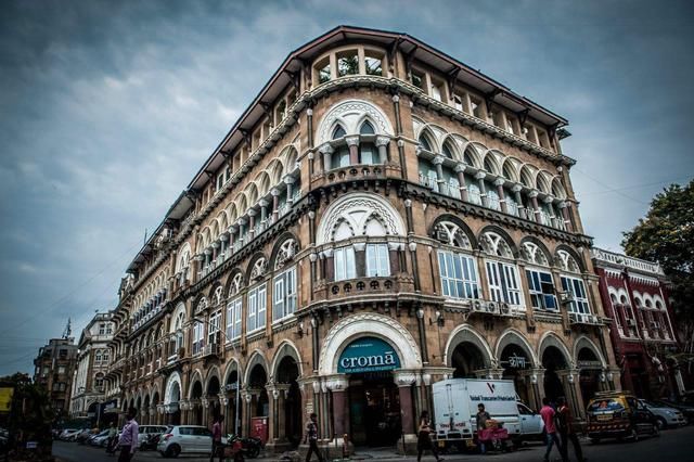 我们来看看真实的孟买吧，这就是印度人引以为豪的国际大都市