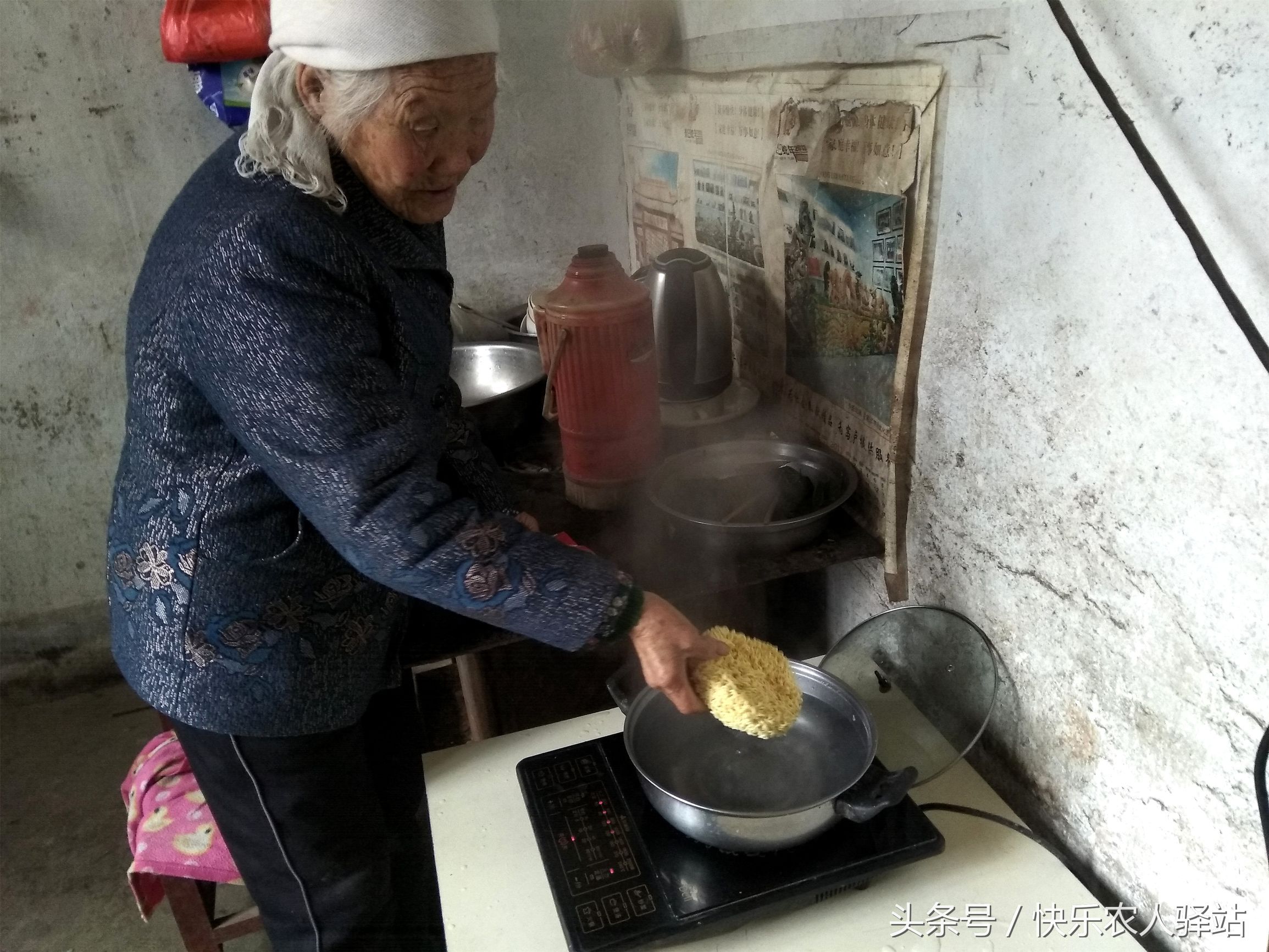 带女友回农村老家，94岁的婆婆做了两锅饭，让人鼻酸