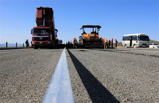 看完外蒙古的高速公路，再看内蒙古的高速公路，回归的孩子有肉吃