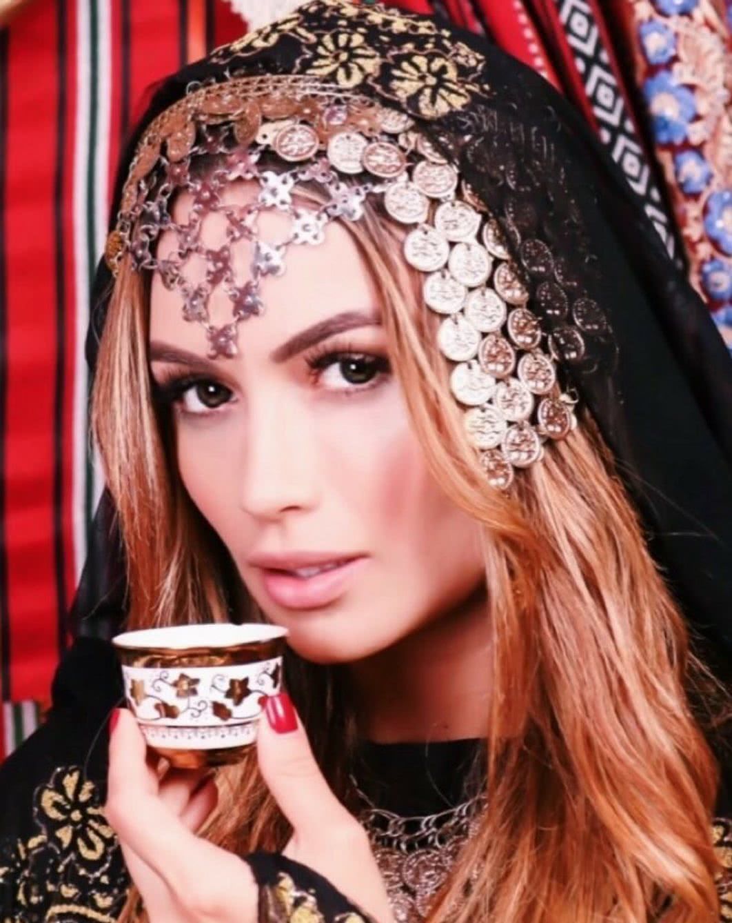 上海绿地申花外援瓜林,与女友在阿联酋游玩度