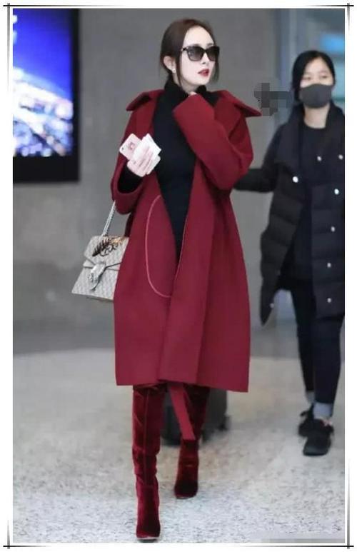 杨幂浴袍衣我忍了,关晓彤浴袍衣我也忍了,看到