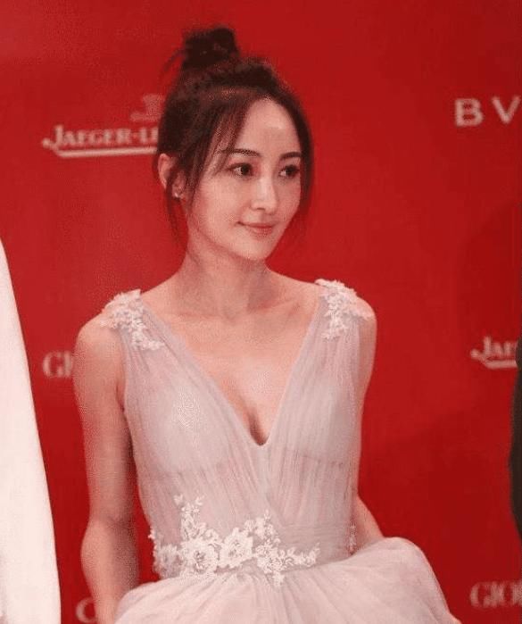 他曾与姚笛同床共枕7年，却因没钱买房无奈选择分手，如今红得发紫身家上亿