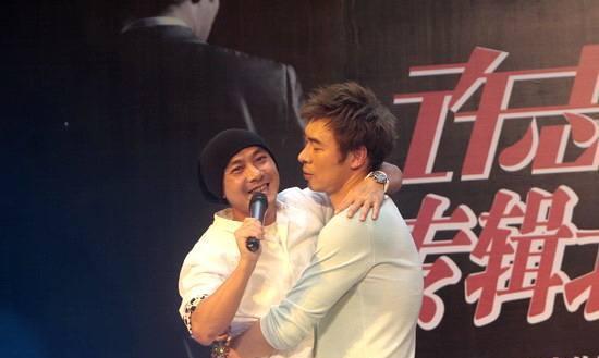 许志安游轮演出被取消,张卫健顶替他完成表演