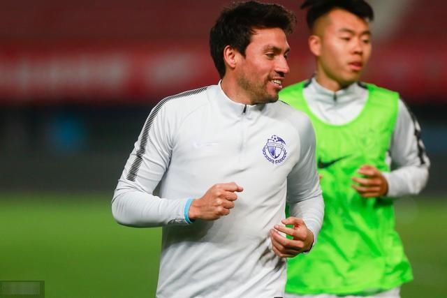 输了一起扛!盖坦回西班牙跟舒帅闹翻?大连足球