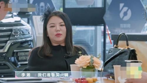 李湘秀豪宅又买车送粉丝，王岳伦破软饭印象，自揭是幕后老板