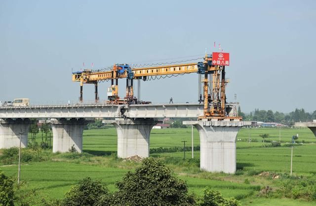 四川正修建一条高铁大动脉，设计时速 200km\/h，经过你家乡了吗