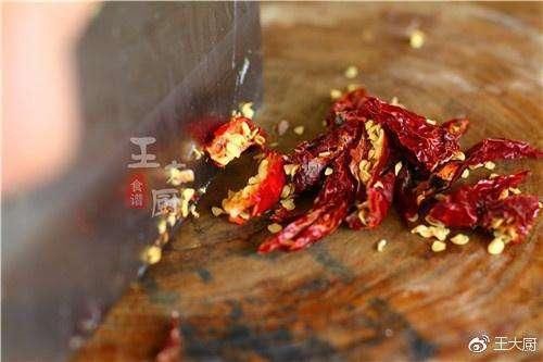 咸香下饭的两道家常菜: 太费饭了!
