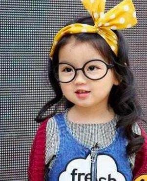 被邓伦苏到飞起,单手抱小山竹,爸爸力爆表就是