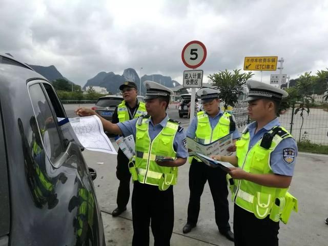 大家好,给大家介绍一下,这是我…们的国庆中秋