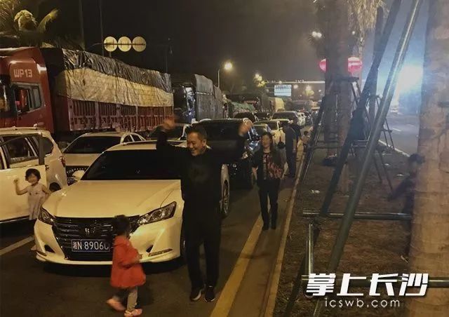 离岛难!长沙晚报记者滞留海口23小时，他经历了什么?