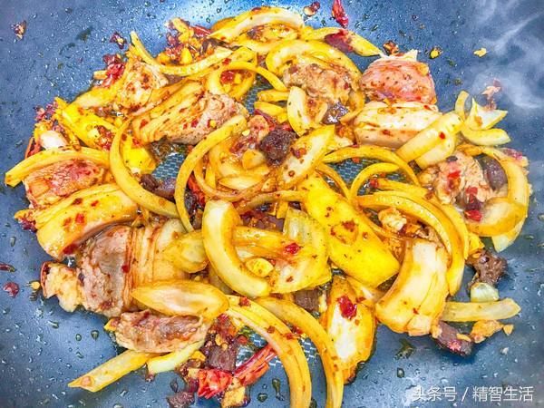 "鸡腿干锅鸡"鲜嫩的香辣肉好吃又不腻,里面还有五花肉甲鱼在家怎样喂养图片