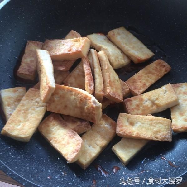 2块钱豆腐，教你做好吃的小零食，孩子一口一块，又香又嫩超好吃