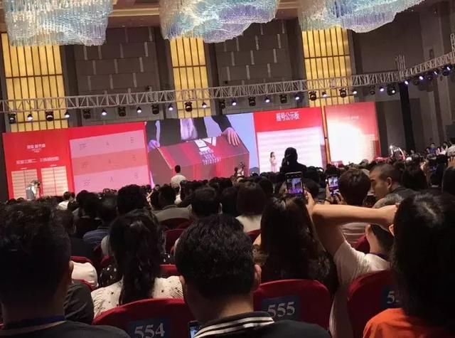 有钱人的焦虑:5000万身价,只能找个角落蹲着!