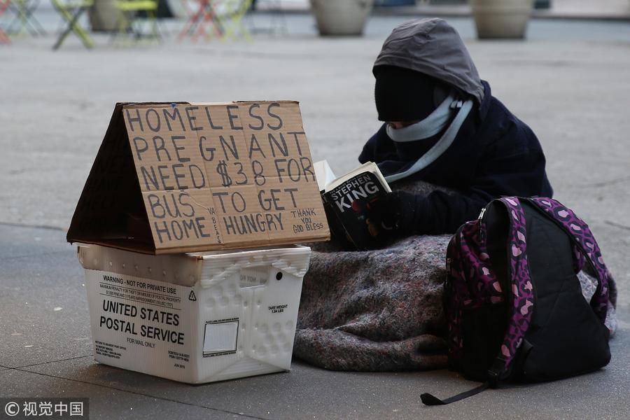 纽约持续低温 流浪者露宿街头捱寒冬