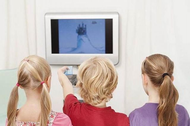 为什么不能让小婴儿看电视?1岁以上就能看了