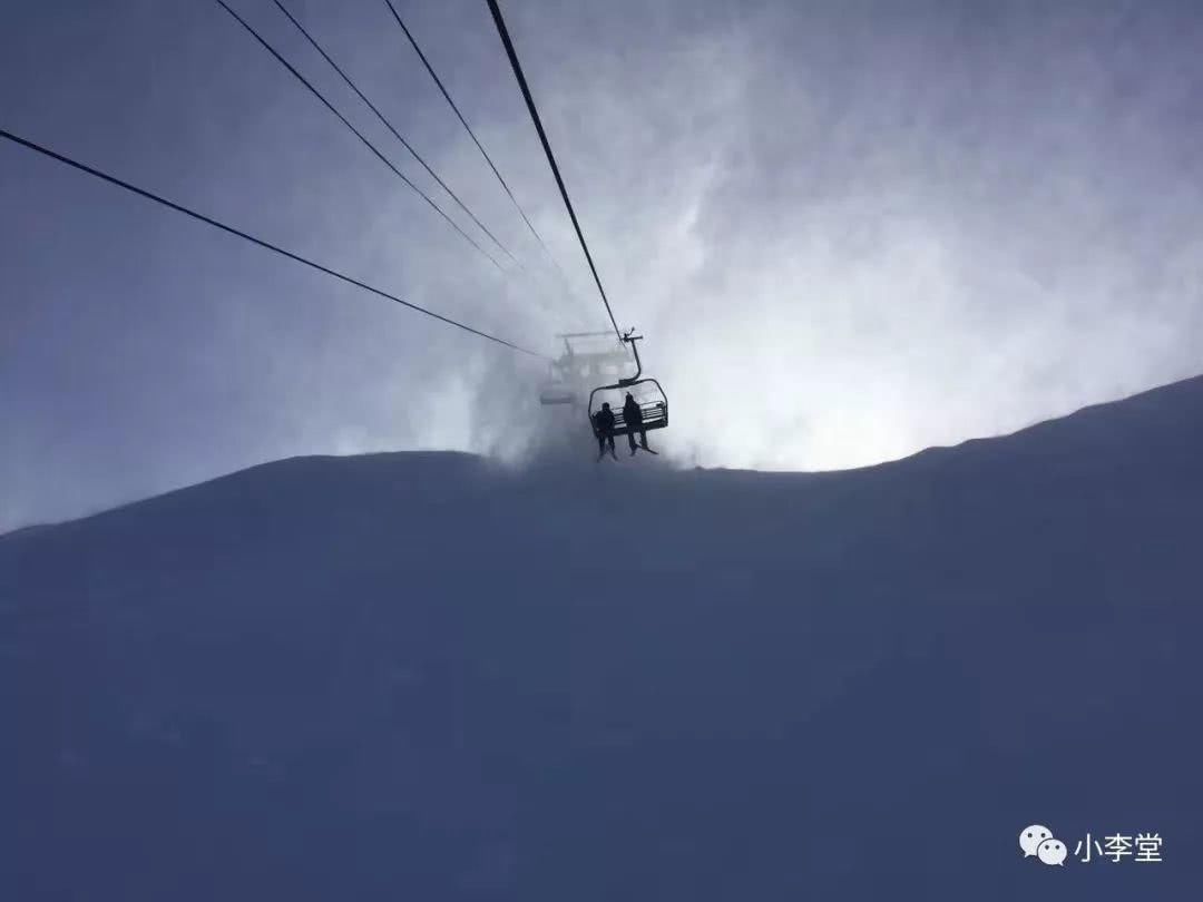 带着雪板去旅行，带着画本去滑雪