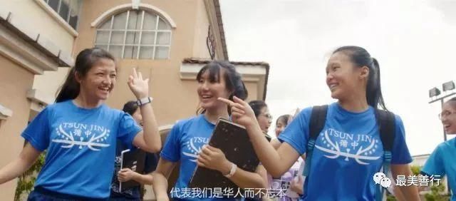 全中国都在学英语，但是他们却让自己的孩子学了200年中文