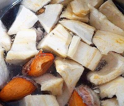 小姨妈榴莲芡实排骨汤