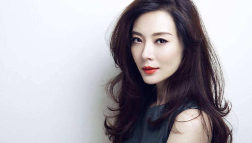 40岁女人穿什么最减龄?这几个时髦的搭配攻略