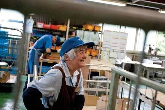 日本遭遇用工荒 或吸引退休人员与家庭主妇来