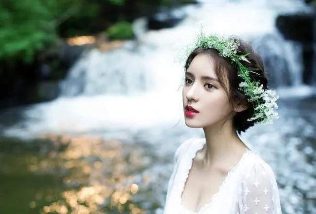 王思聪最美前女友，撕掉网红标签逆袭成明星，29岁颜值逆天