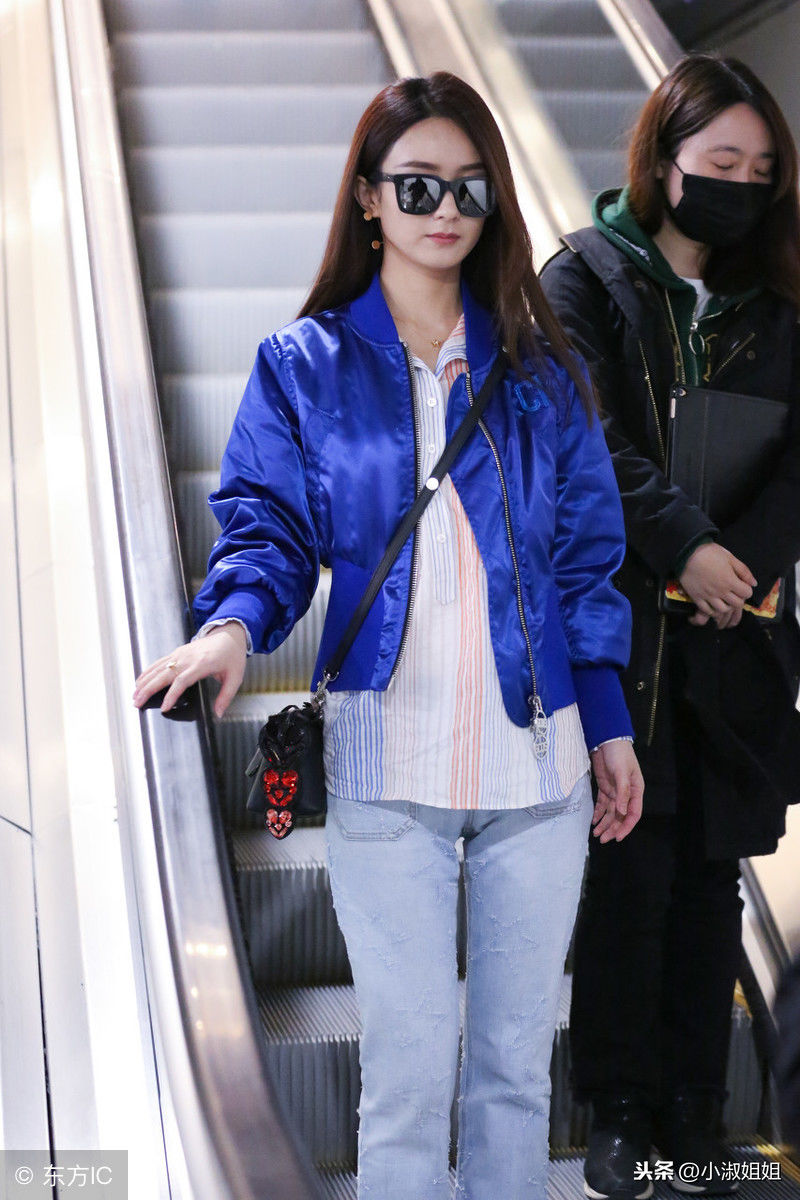赵丽颖现身北京机场