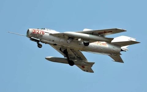 中国第一种超音速战斗机歼6